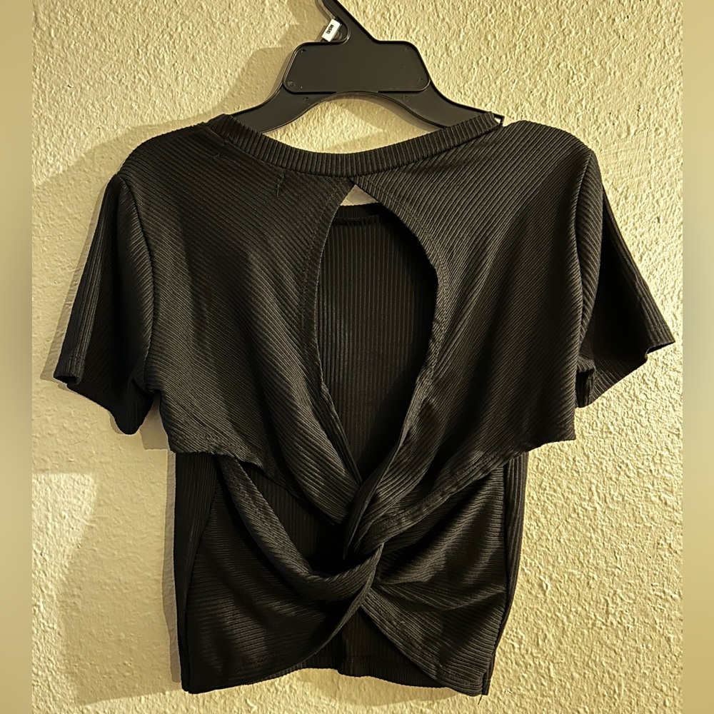 Crisscross black top